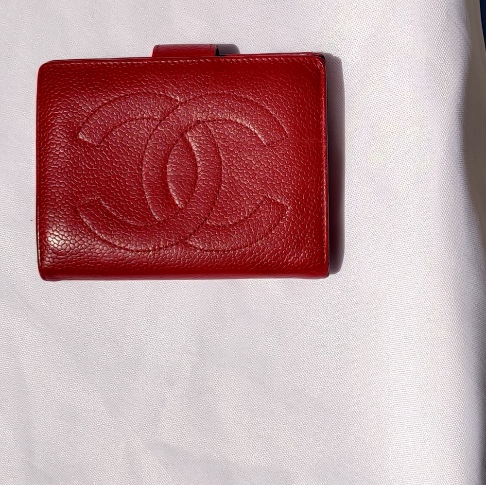 🔥🔥🔥CHANEL Red CC Logo Cavair Wallet Authentic - Picture 2 of 10